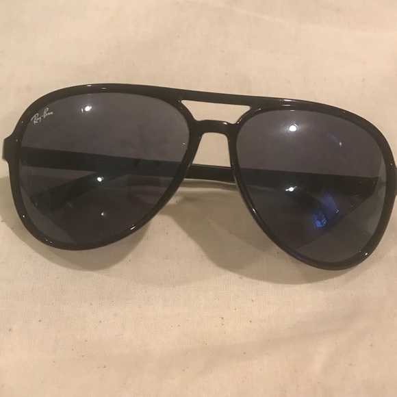 RayBan Cats 5,000